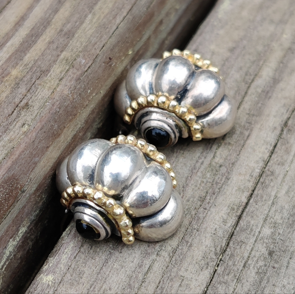 Vintage sterling Margaret Ellis Etruscan Revival onyx earrings - Picture 2 of 12